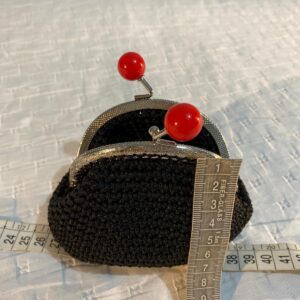 kırmızı boncuklu para cantası